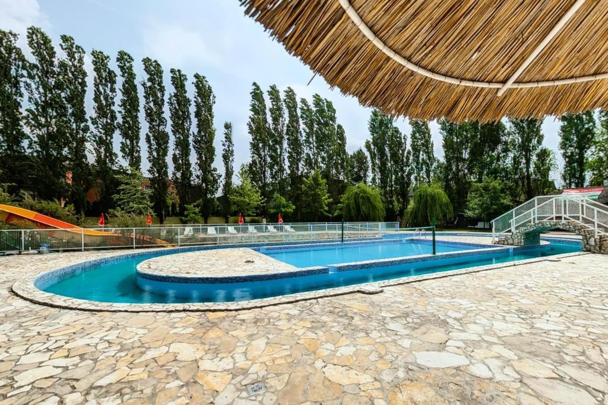 Oazis Wellness Panzio Hotel Szigetszentmiklos Exterior photo